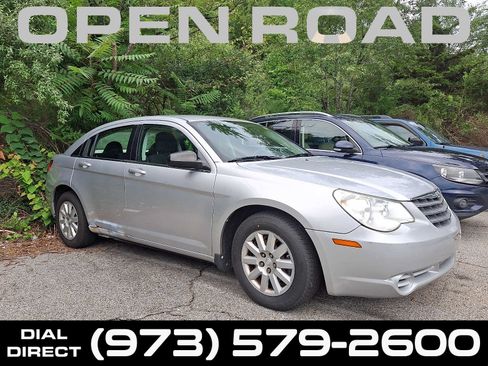 Used 2010 Chrysler Sebring Touring FWD image 1