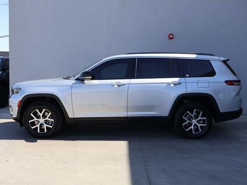 Used 2024 Jeep Grand Cherokee L Limited AWD/4WD image 2