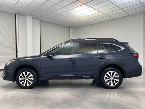 Used 2023 Subaru Outback Premium image 5