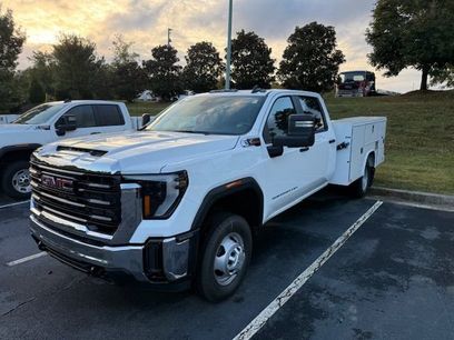 New 2025 GMC Sierra 3500 Pro w/ Convenience Package