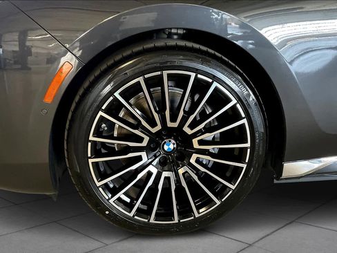 Used 2025 BMW i7 eDrive50 image 11