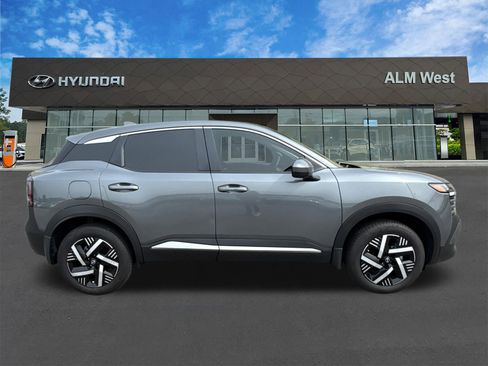 Used 2025 Nissan Kicks SV FWD image 4