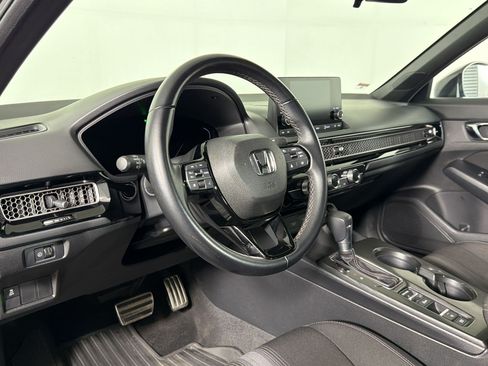 Used 2025 Honda Civic Sport image 3