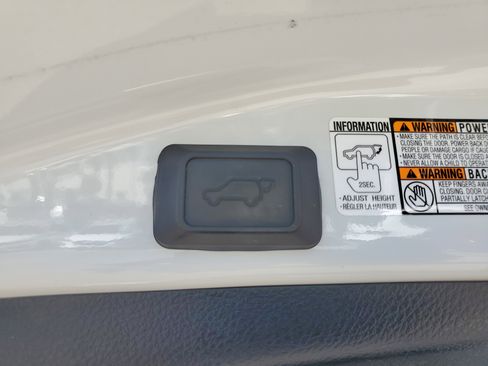 Used 2017 Toyota RAV4 Limited image 9