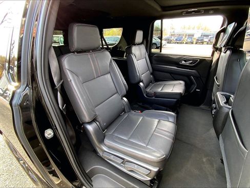 Used 2021 Chevrolet Suburban RST w/ Luxury Package image 16