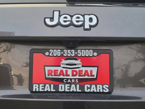 Used 2015 Jeep Grand Cherokee Overland w/ Advanced Technology Group AWD/4WD image 15