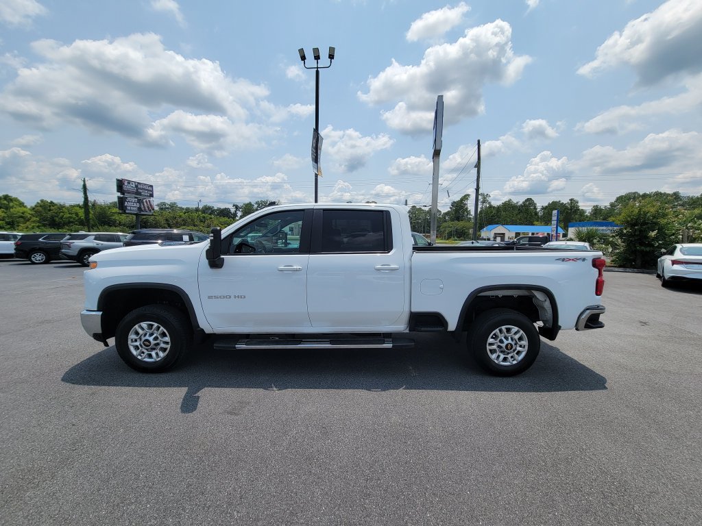 Used 2025 Chevrolet Silverado 2500 LT w/ Convenience Package AWD/4WD image 3