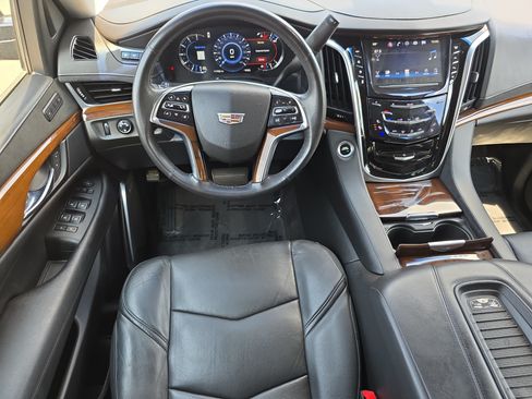 Used 2020 Cadillac Escalade Luxury AWD/4WD image 13