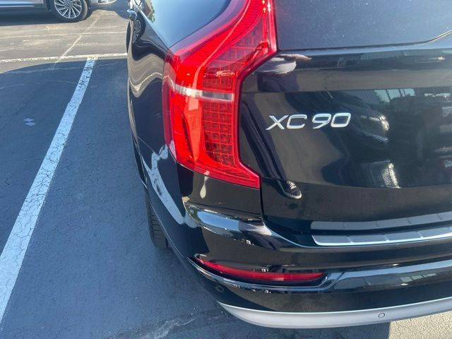 Used 2022 Volvo XC90 T5 Momentum w/ Climate Package AWD/4WD image 6