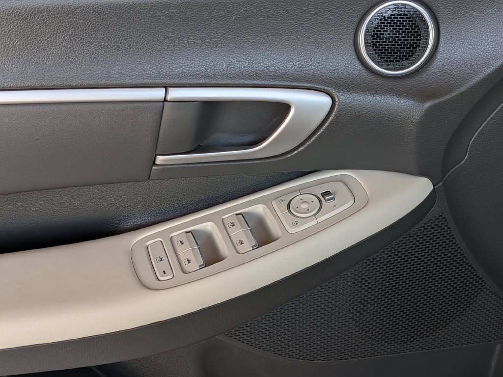 Used 2025 Hyundai Sonata SEL FWD image 10