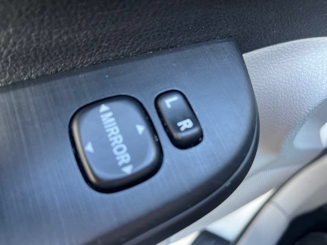 Used 2012 Toyota Camry LE FWD image 17