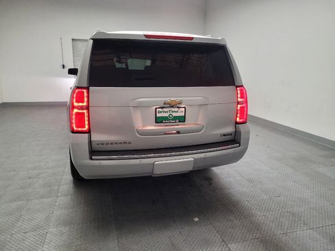 Used 2018 Chevrolet Suburban Premier RWD image 6