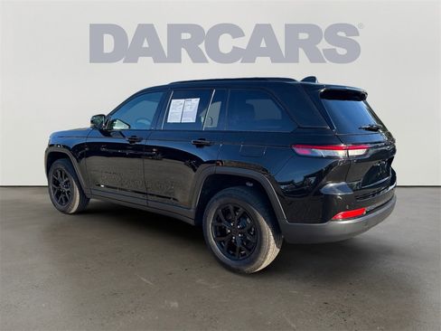 Used 2025 Jeep Grand Cherokee Altitude image 5