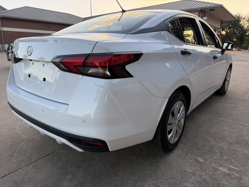 Used 2022 Nissan Versa S FWD image 7