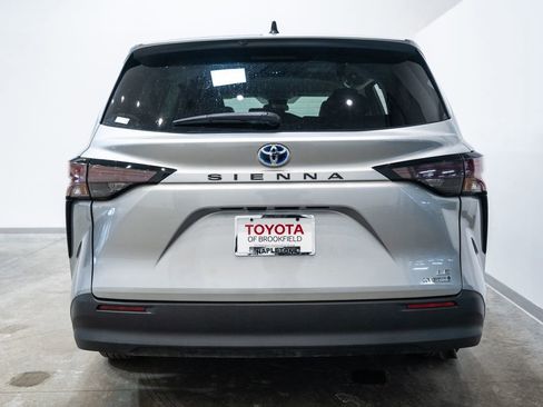 Used 2023 Toyota Sienna LE image 8