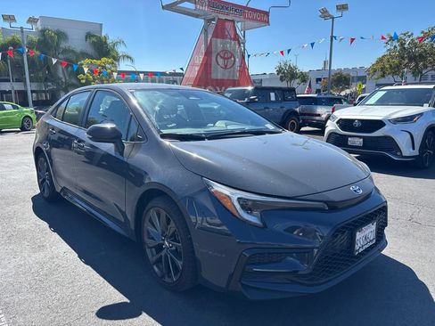Used 2025 Toyota Corolla SE FWD image 2