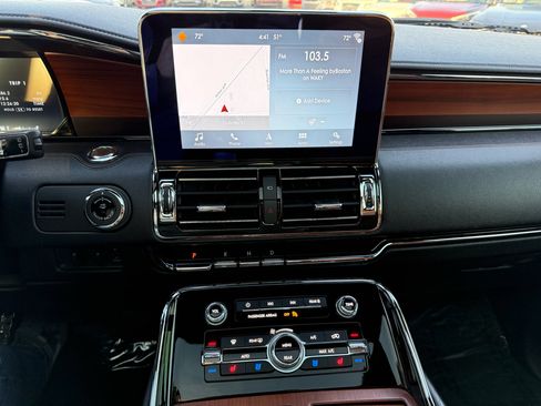 Used 2018 Lincoln Navigator Reserve w/ Technology Package image 37