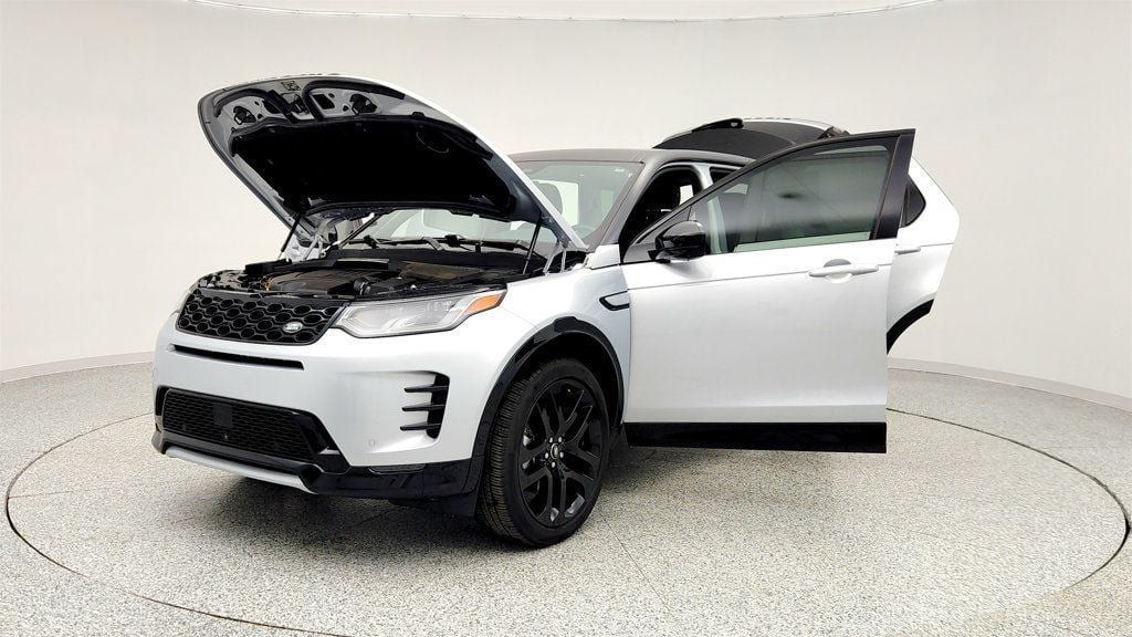 Used 2025 Land Rover Discovery Sport Dynamic SE AWD/4WD image 9