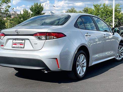 Used 2026 Toyota Corolla LE FWD image 12