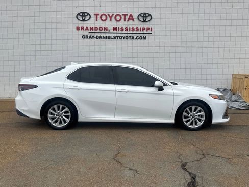 Used 2022 Toyota Camry LE image 1