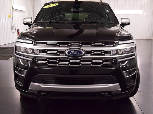 Used 2024 Ford Expedition Platinum AWD/4WD image 2