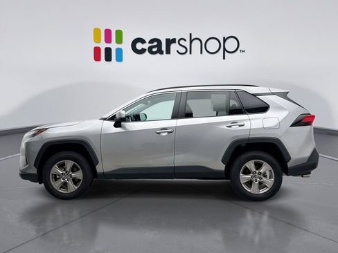 Used 2022 Toyota RAV4 XLE AWD/4WD image 2