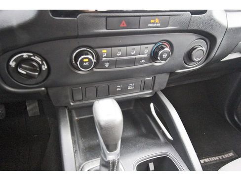 Used 2022 Nissan Frontier SV image 21