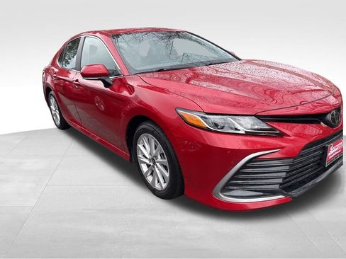 Used 2024 Toyota Camry LE image 7