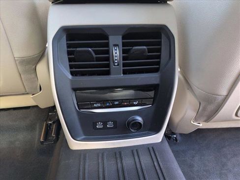 Used 2020 BMW 330i Sedan w/ Premium Package image 18