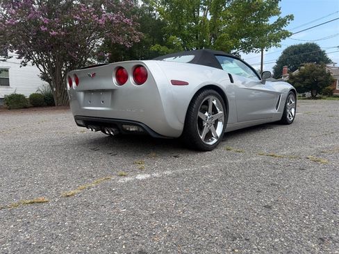 Used 2005 Chevrolet Corvette Convertible w/ Preferred Equipment Group RWD image 5
