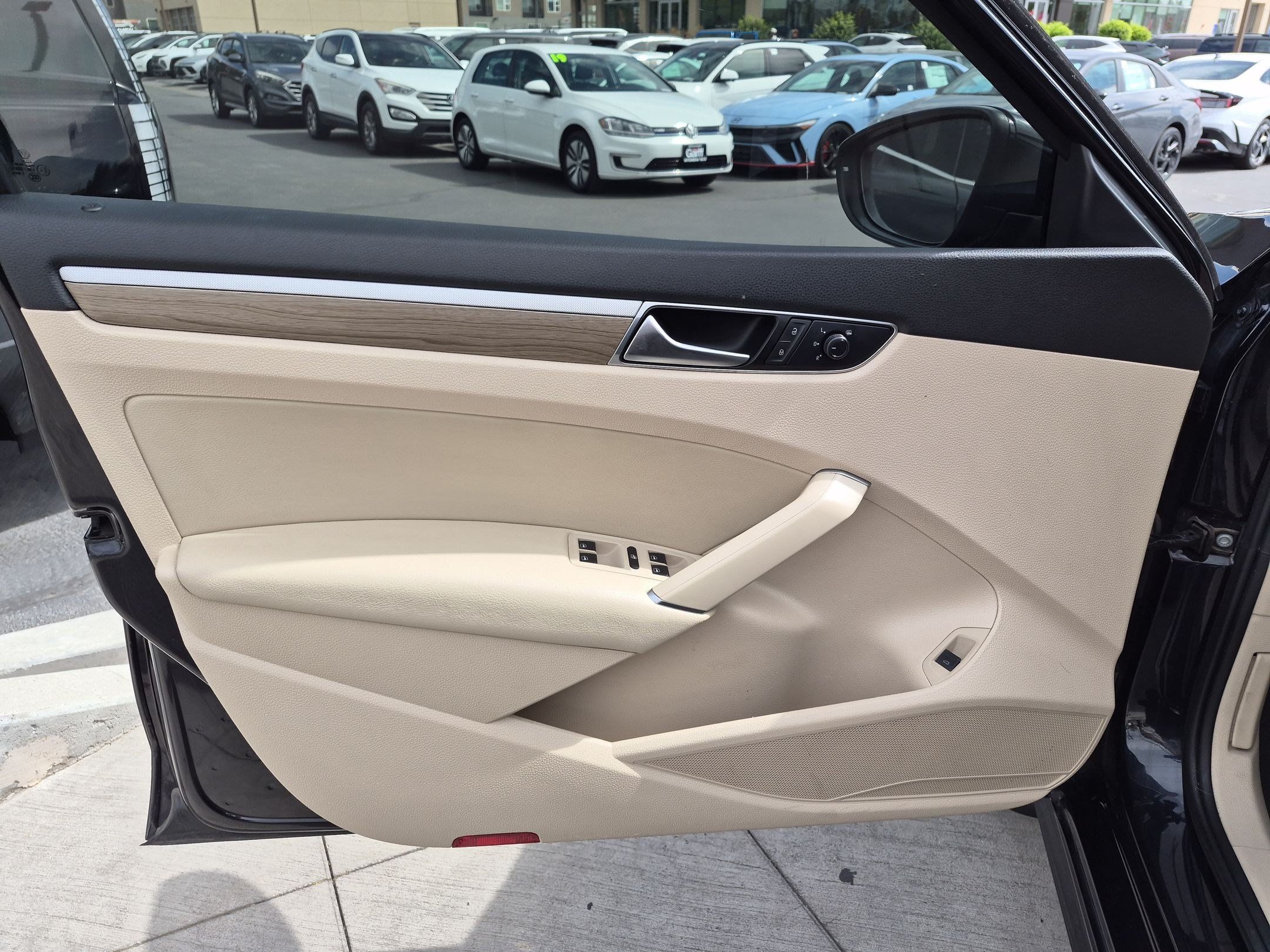 Used 2018 Volkswagen Passat 2.0T SE FWD image 13
