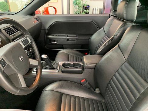 Used 2009 Dodge Challenger R/T RWD image 11