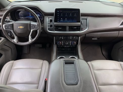 Used 2024 Chevrolet Suburban LT RWD image 12