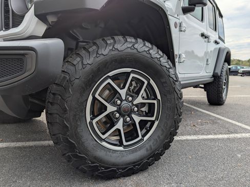 Used 2024 Jeep Wrangler Rubicon image 31