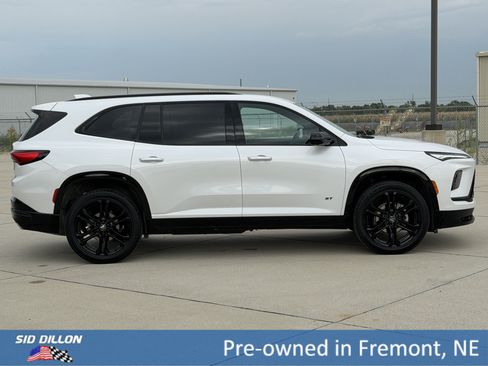 Used 2025 Buick Enclave Sport Touring w/ Power Package AWD/4WD image 3