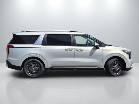 New 2026 Kia Carnival EX FWD image 3