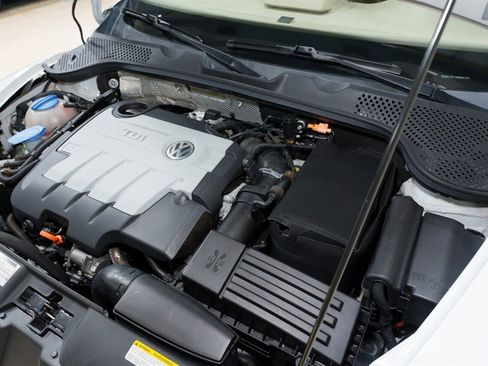 Used 2013 Volkswagen Beetle TDI FWD image 26
