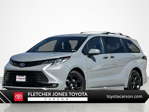 Certified 2025 Toyota Sienna XLE Woodland Edition AWD/4WD image 1