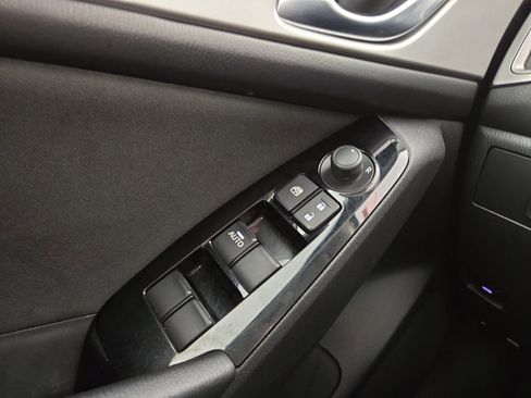 Used 2018 MAZDA MAZDA3 Sport w/ Preferred Equipment Package image 28