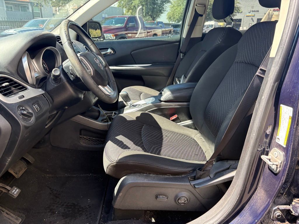 Used 2020 Dodge Journey SE w/ SE Popular Equipment Group FWD image 9