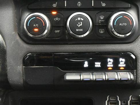 Used 2020 RAM 1500 Big Horn AWD/4WD image 18