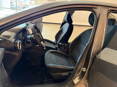 Used 2025 Nissan Versa SV FWD image 25