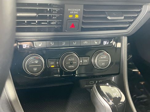 Used 2023 Volkswagen Jetta SE image 15