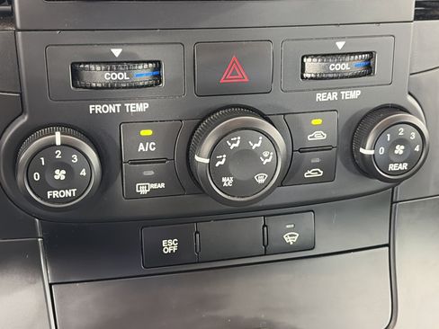 Used 2012 Kia Sedona LX w/ PWR Pkg image 19