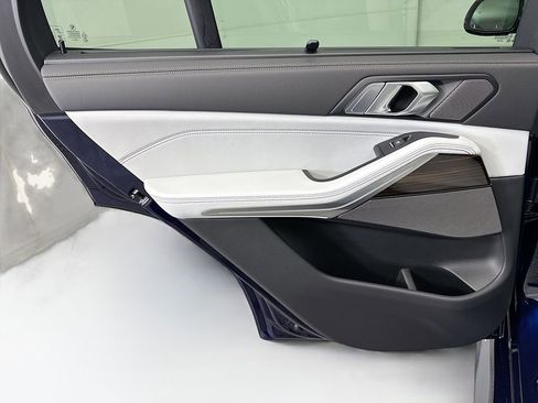 New 2026 BMW X5 xDrive40i w/ M Sport Package image 25