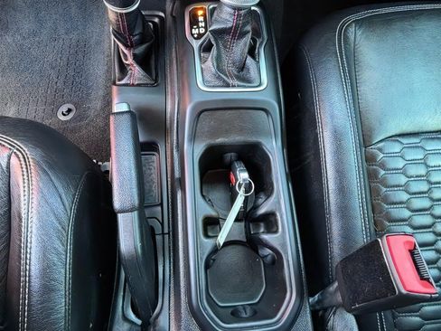 Used 2019 Jeep Wrangler Unlimited Rubicon AWD/4WD image 19