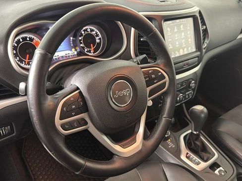 Used 2017 Jeep Cherokee Trailhawk AWD/4WD image 21