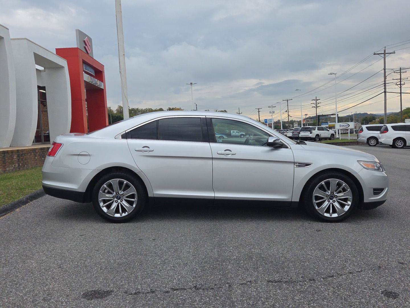 Used 2012 Ford Taurus Limited AWD/4WD image 2
