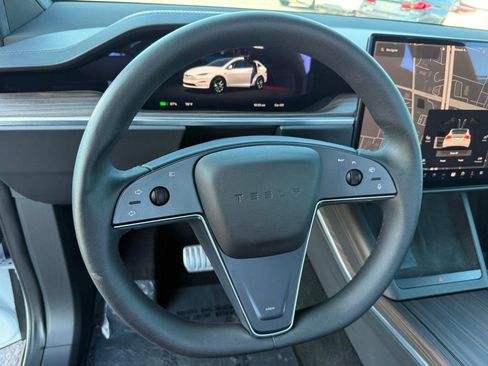 Used 2023 Tesla Model X image 12