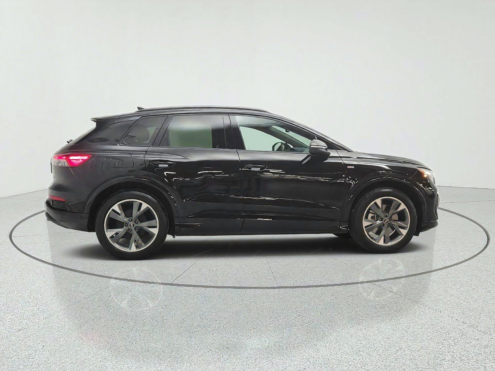 Used 2024 Audi Q4 e-tron Premium Plus w/ Premium Plus AWD/4WD image 4